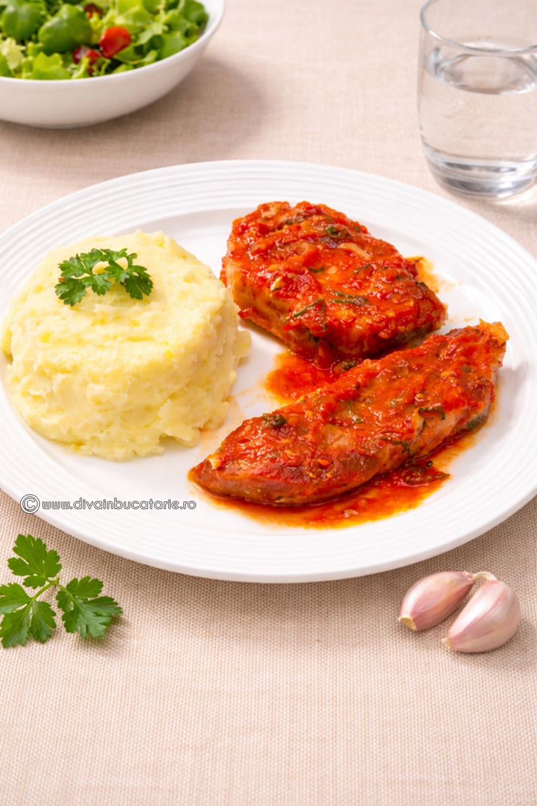 Friptura de porc in sos de rosii si usturoi A