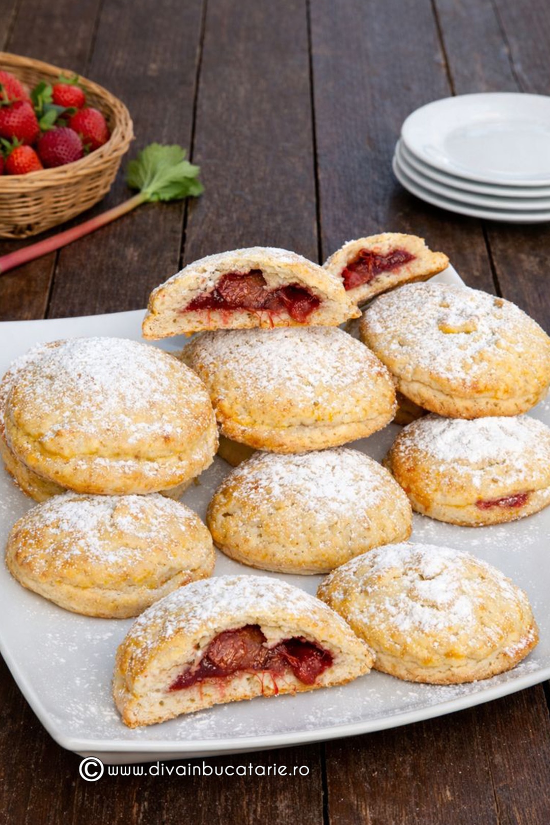 Placintele cu rubarba si capsuni A