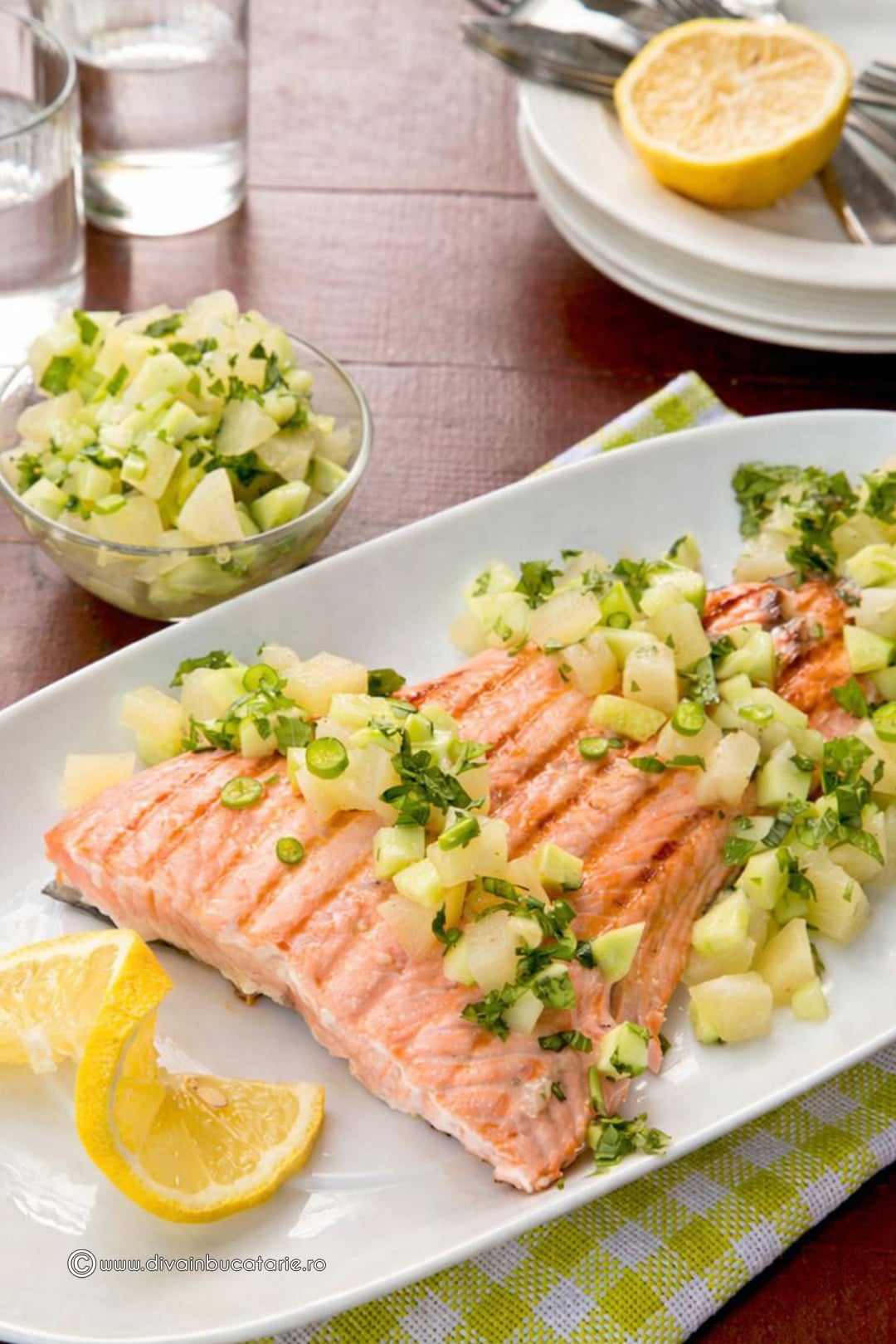 Somon cu salsa din castraveti A