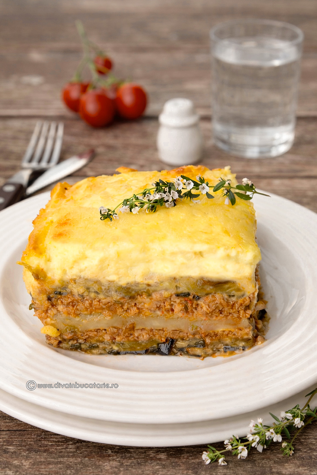 Musaca greceasca de vinete cu carne si cartofi A