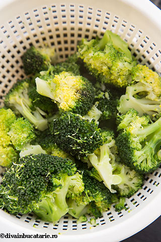 paste-cu-sos-cremos-de-branza-si-broccoli-1