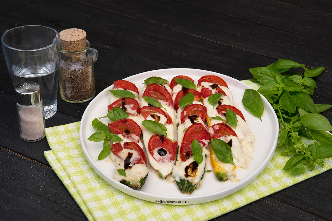 Dovlecei caprese o