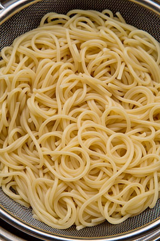 spaghetti-cu-sos-marinara-2