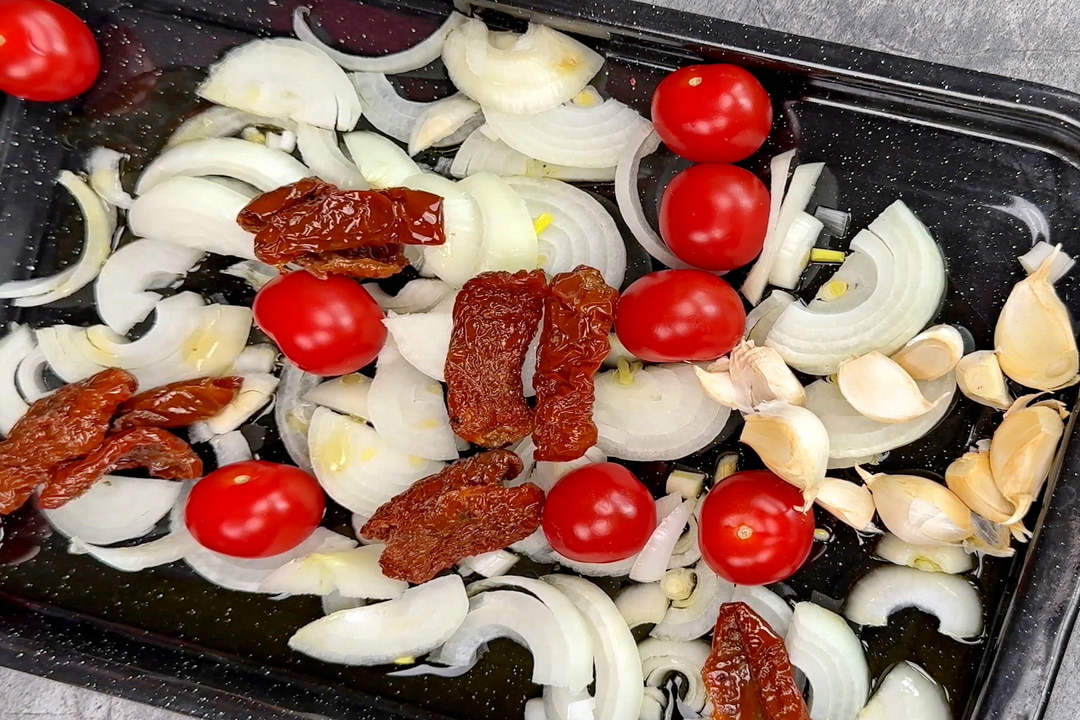 paste cu sos cremos de ceapa rosii si mascarpone 1