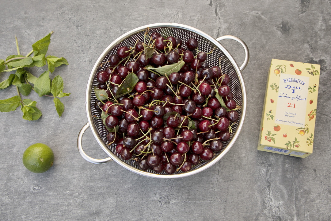 Dulceata de cirese amare cu menta si lime 1