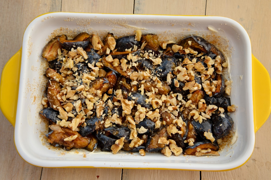 crumble cu prune si nuca 3a