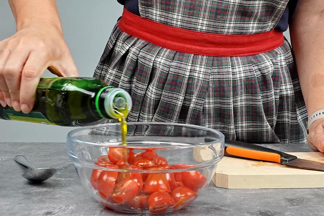 foccacia cu rosii si masline 4