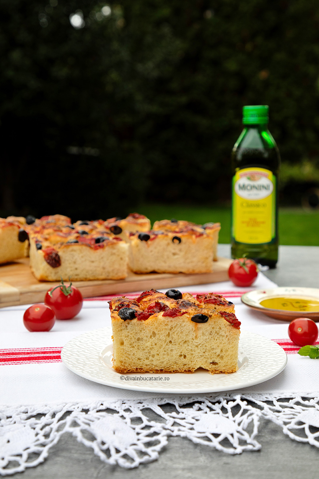 foccacia cu rosii si masline c