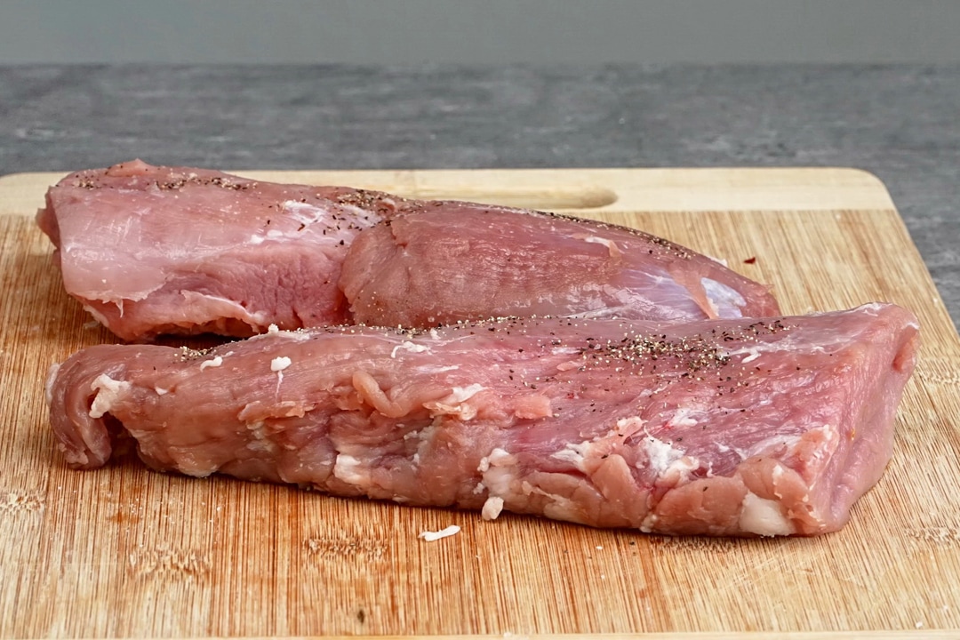 muschiulet de porc cu sos de rosii si usturoi 1