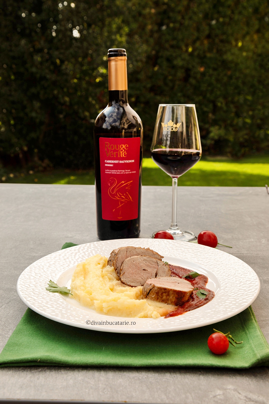 Muschiuleț de porc cu sos de rosii si usturoi C