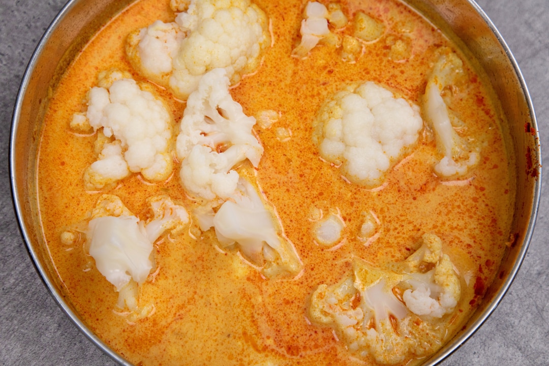 conopida in sos curry rosu 4