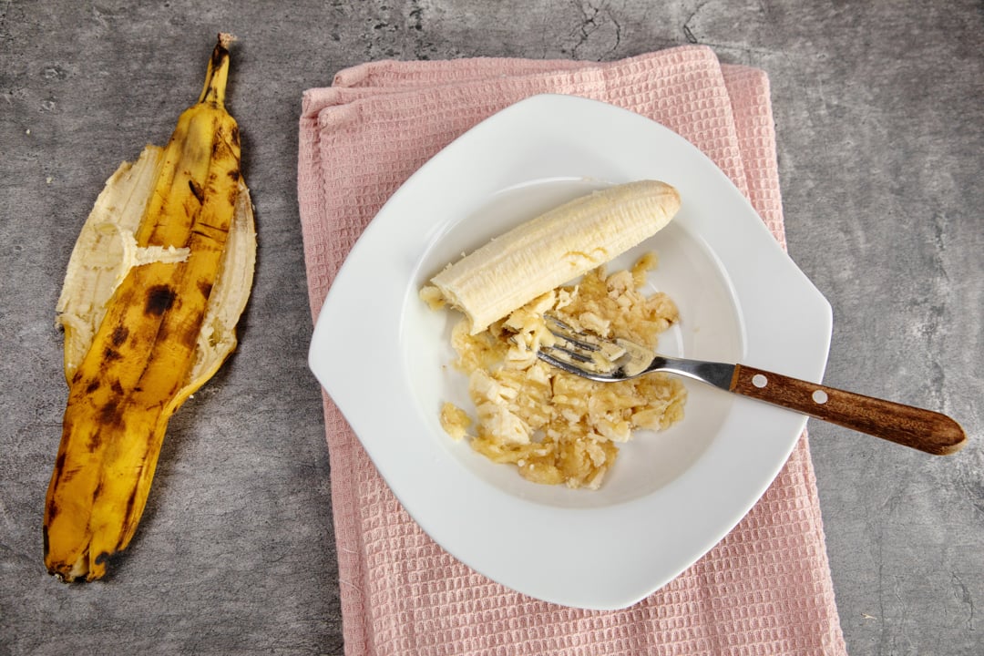 briose umede cu banane si ciocolata 1