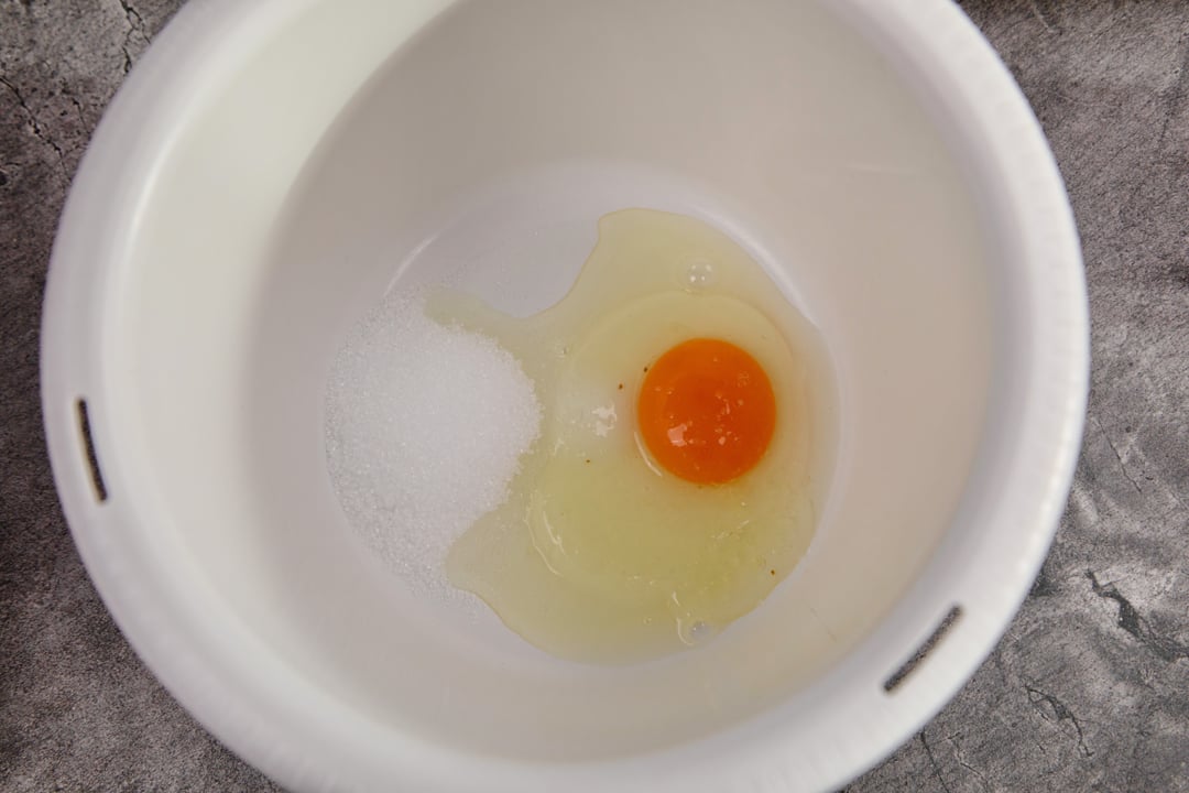 briose umede cu banane si ciocolata 3