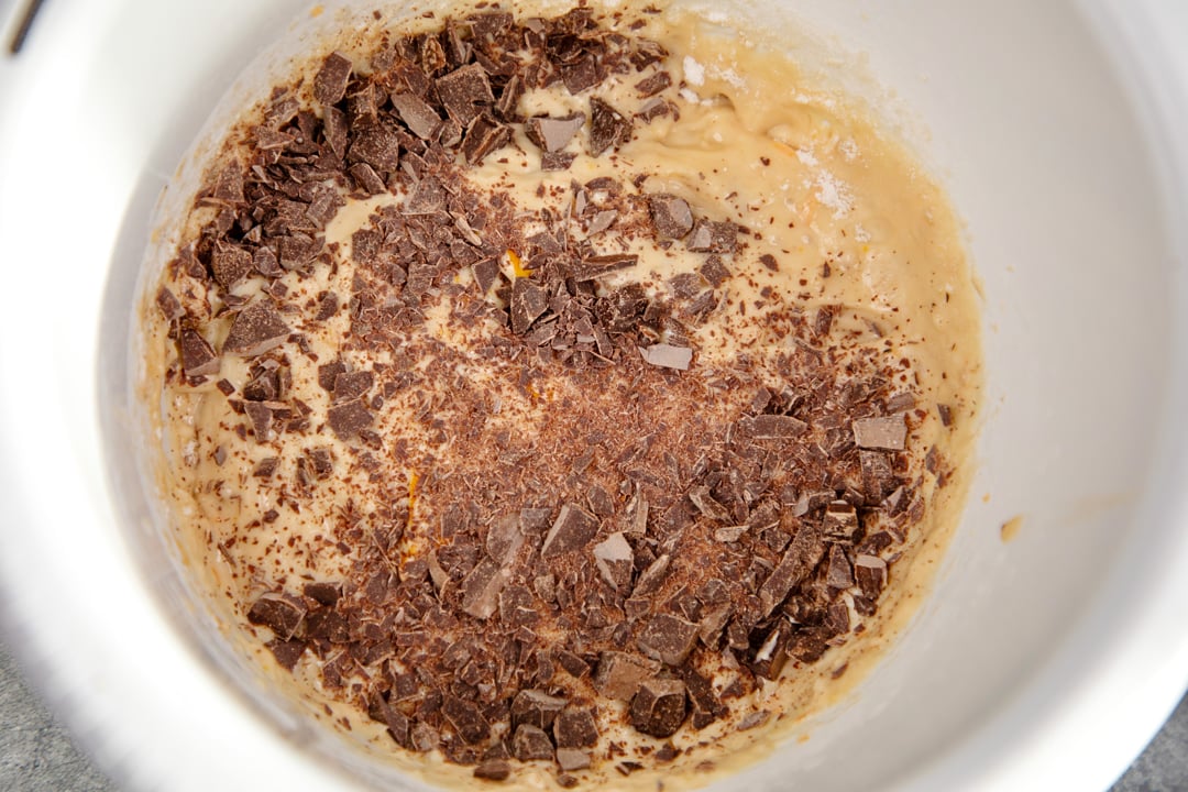 briose umede cu banane si ciocolata 5