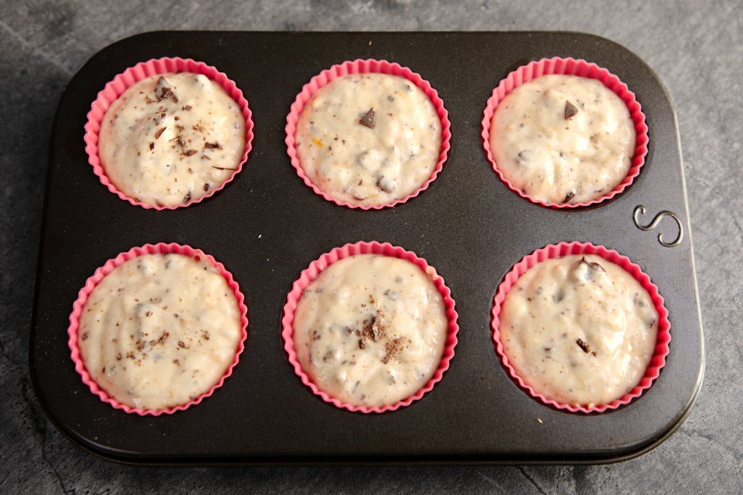 briose umede cu banane si ciocolata 6