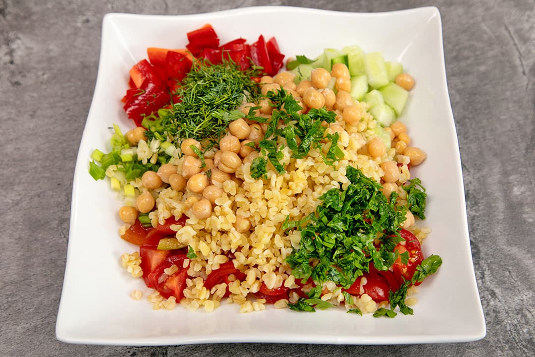 salata de bulgur cu legume proaspete 5