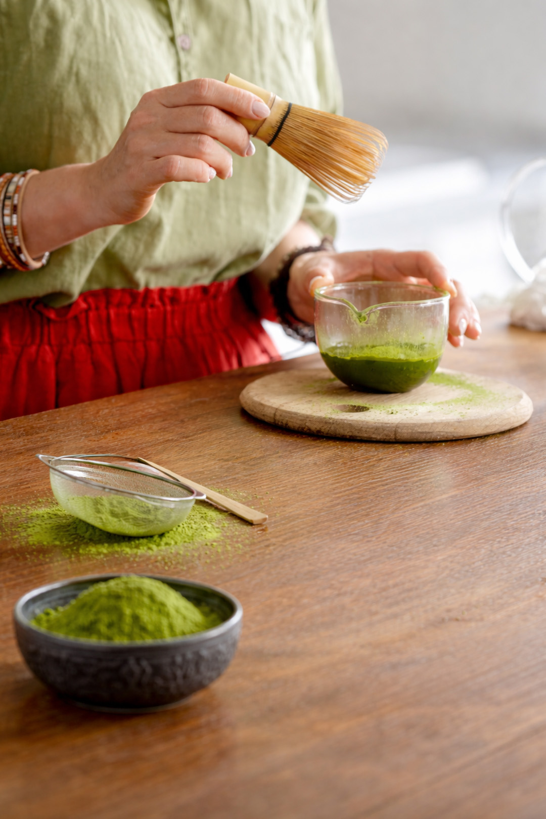 Cum prepari corect ceai matcha pudra pentru gust si efect maxim a