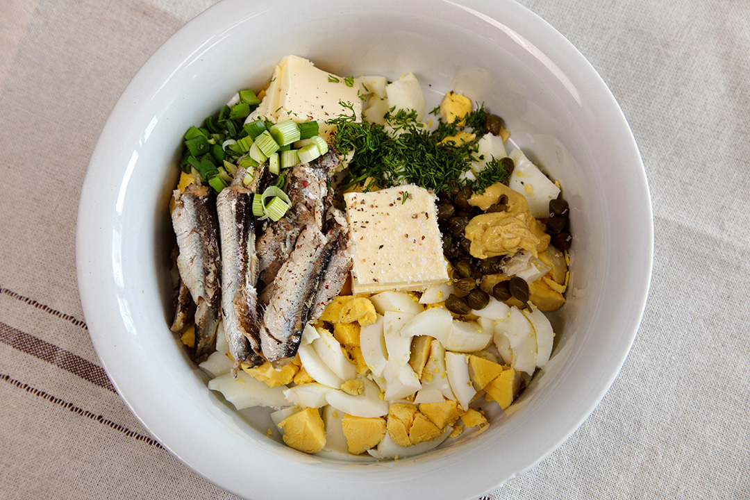 pasta de sardine cu oua fierte 3