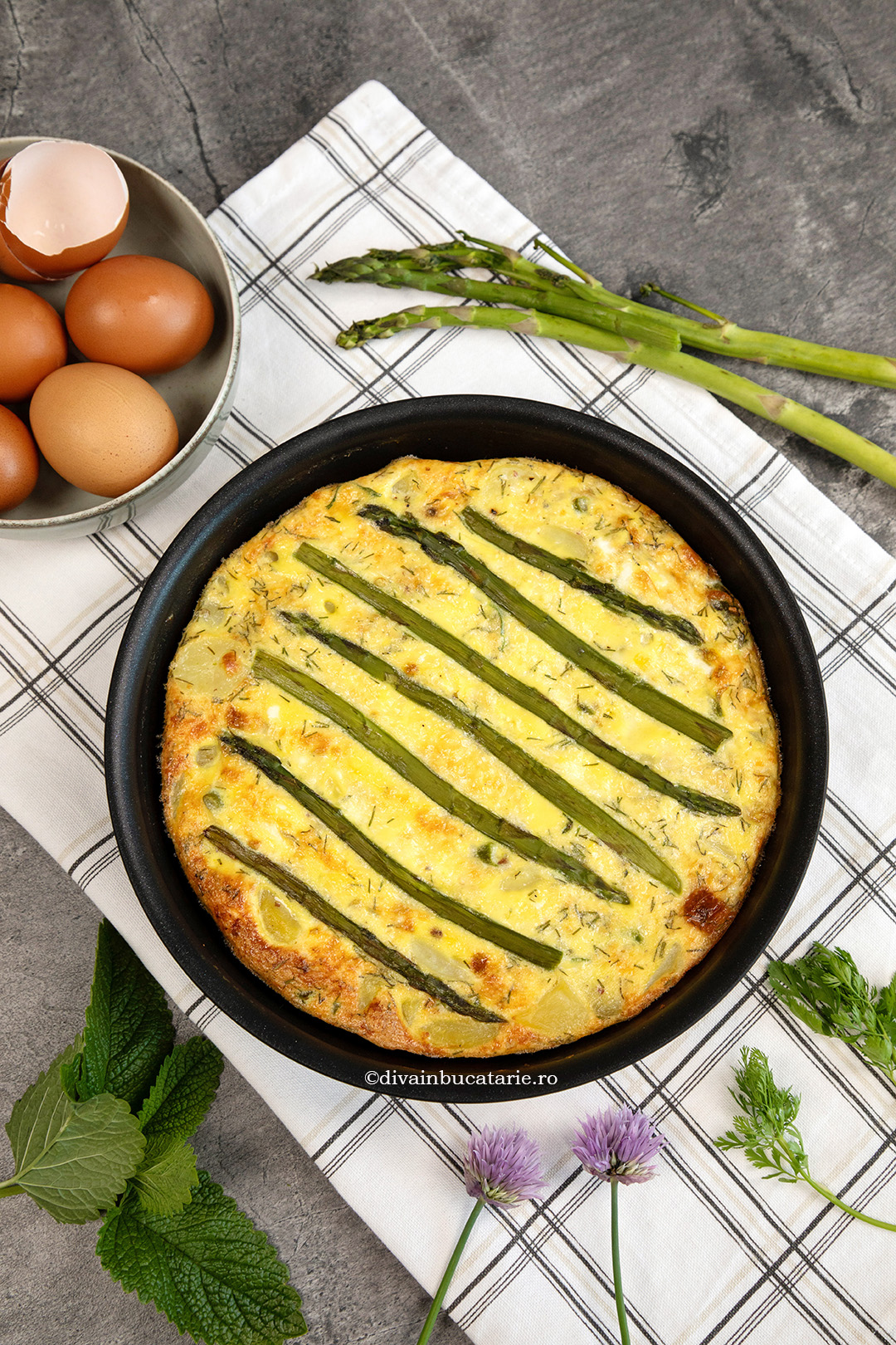 fritatta cu cartofi noi si sparanghel C